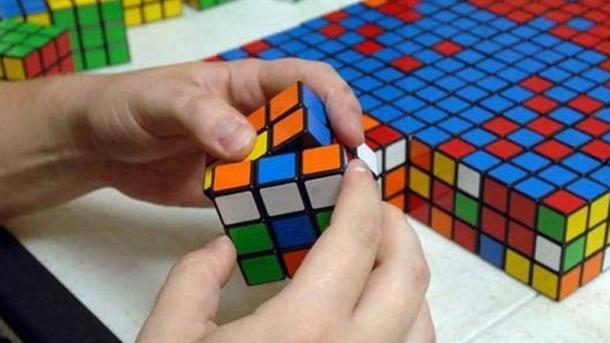  Nuovo record con Rubik Cube